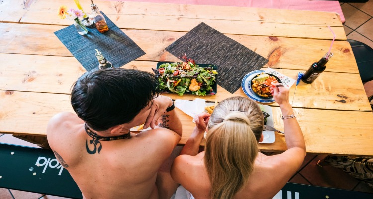 cena per nudisti in italia 